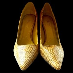 J. RENEE TAN SNAKE SKIN HEELS SIZE 8.5 M